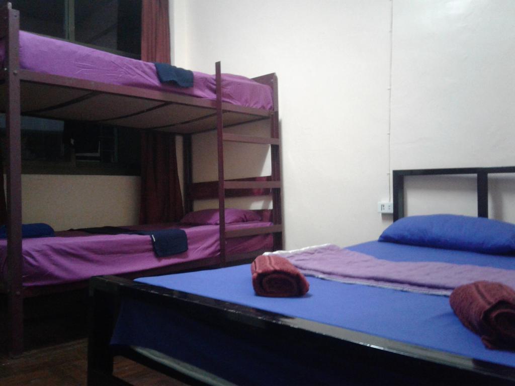 Yaya Guesthouse Bangkok Ngoại thất bức ảnh