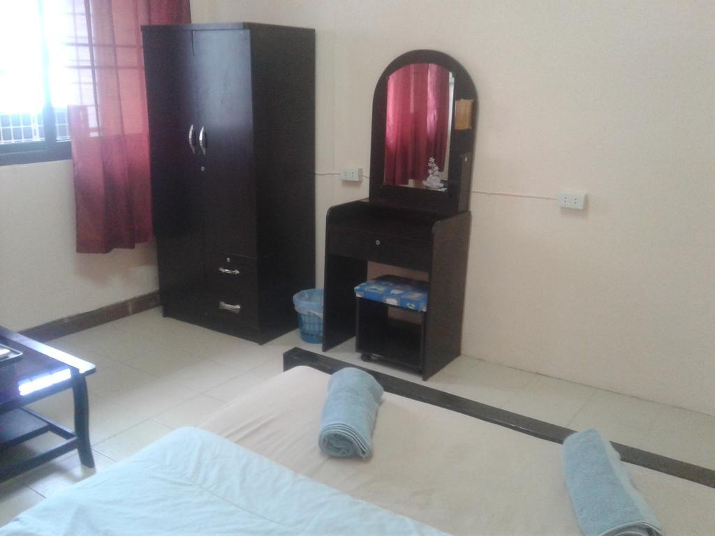 Yaya Guesthouse Bangkok Ngoại thất bức ảnh