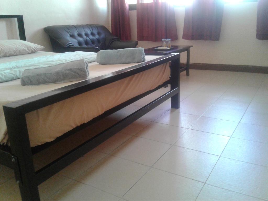 Yaya Guesthouse Bangkok Ngoại thất bức ảnh