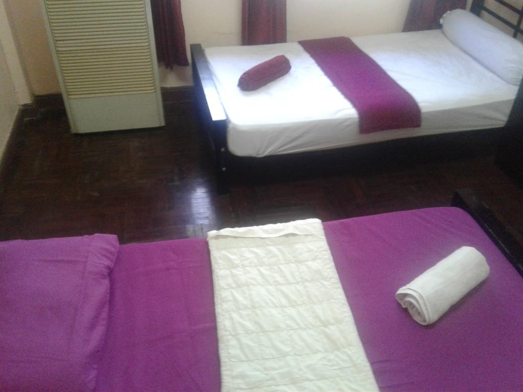 Yaya Guesthouse Bangkok Ngoại thất bức ảnh