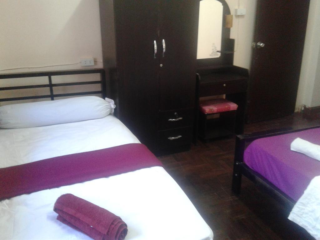Yaya Guesthouse Bangkok Ngoại thất bức ảnh