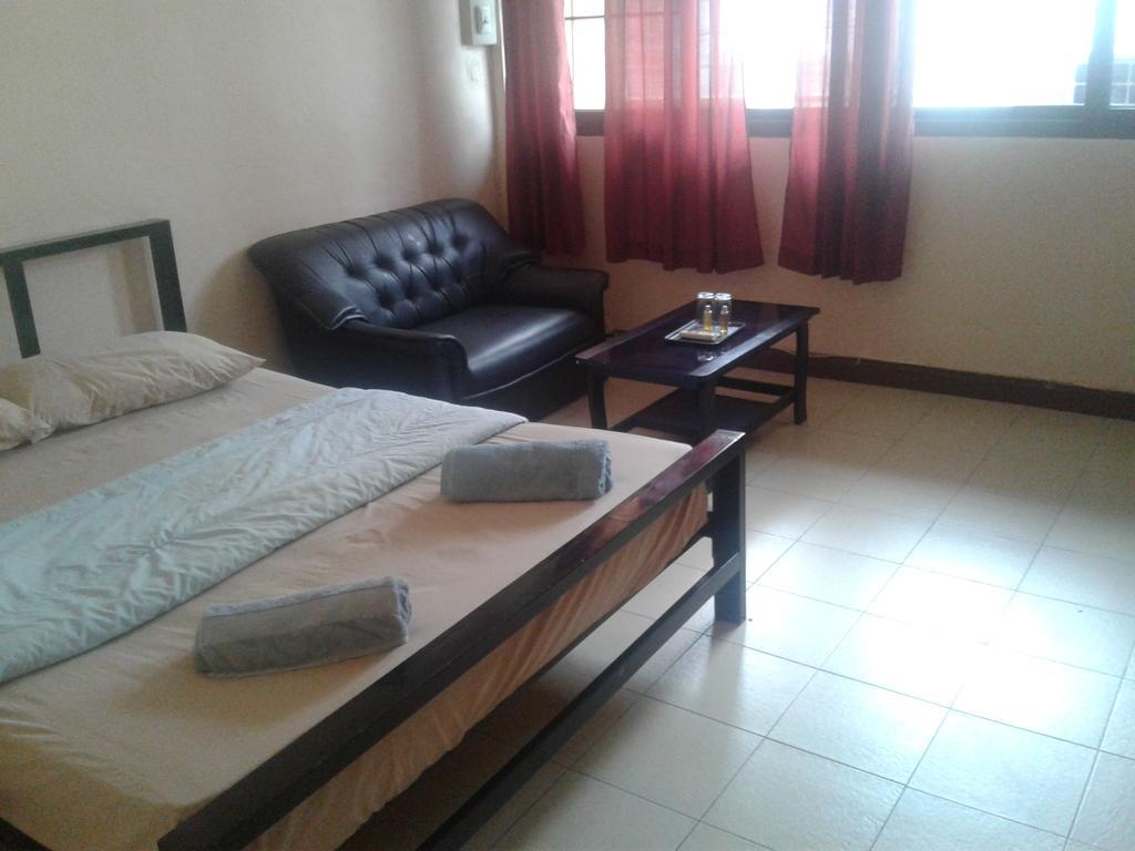 Yaya Guesthouse Bangkok Ngoại thất bức ảnh