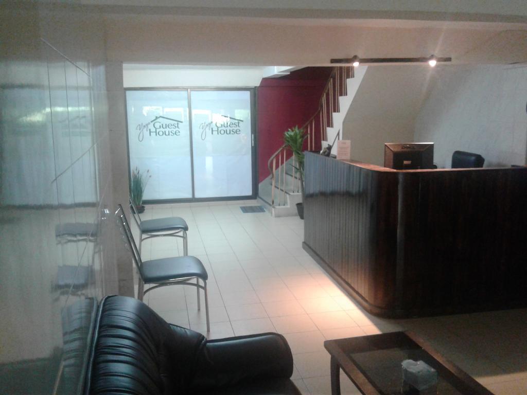 Yaya Guesthouse Bangkok Ngoại thất bức ảnh