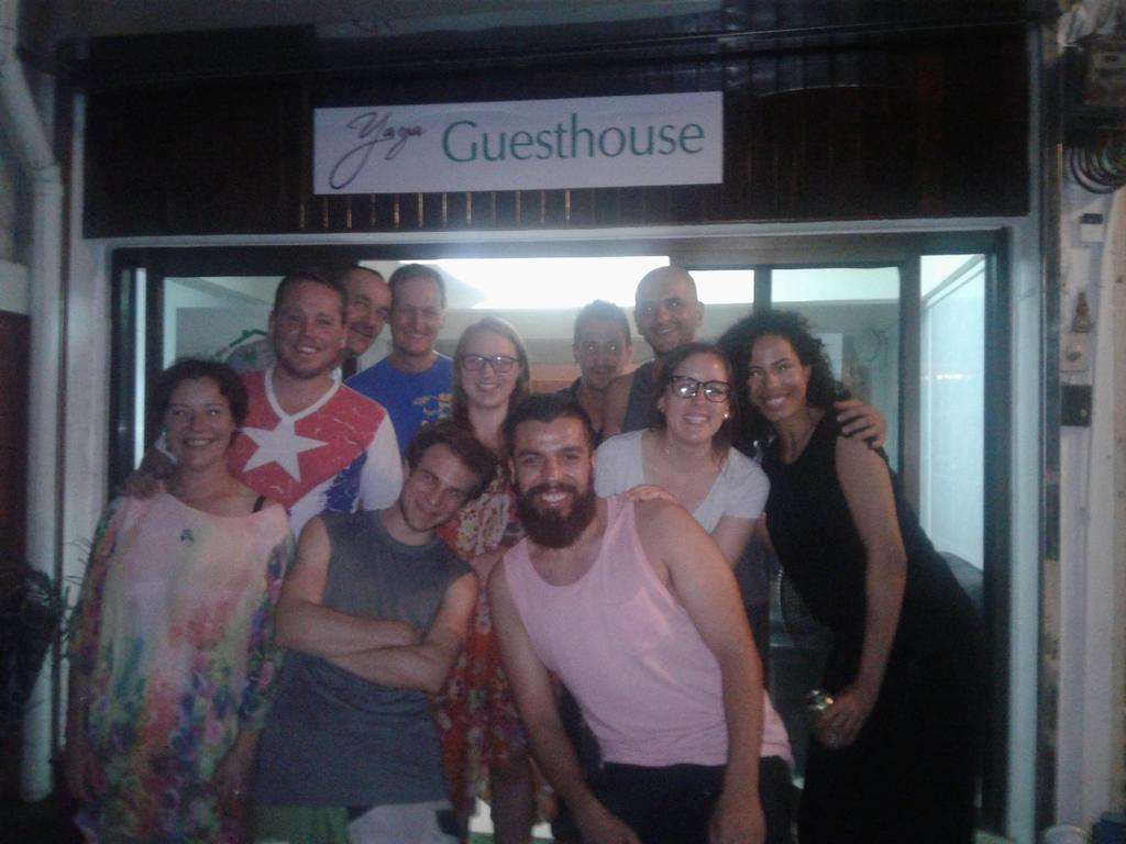Yaya Guesthouse Bangkok Ngoại thất bức ảnh