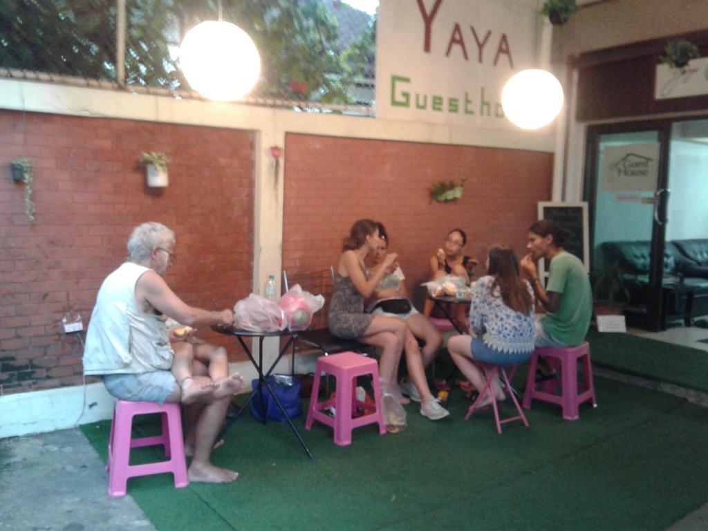 Yaya Guesthouse Bangkok Ngoại thất bức ảnh