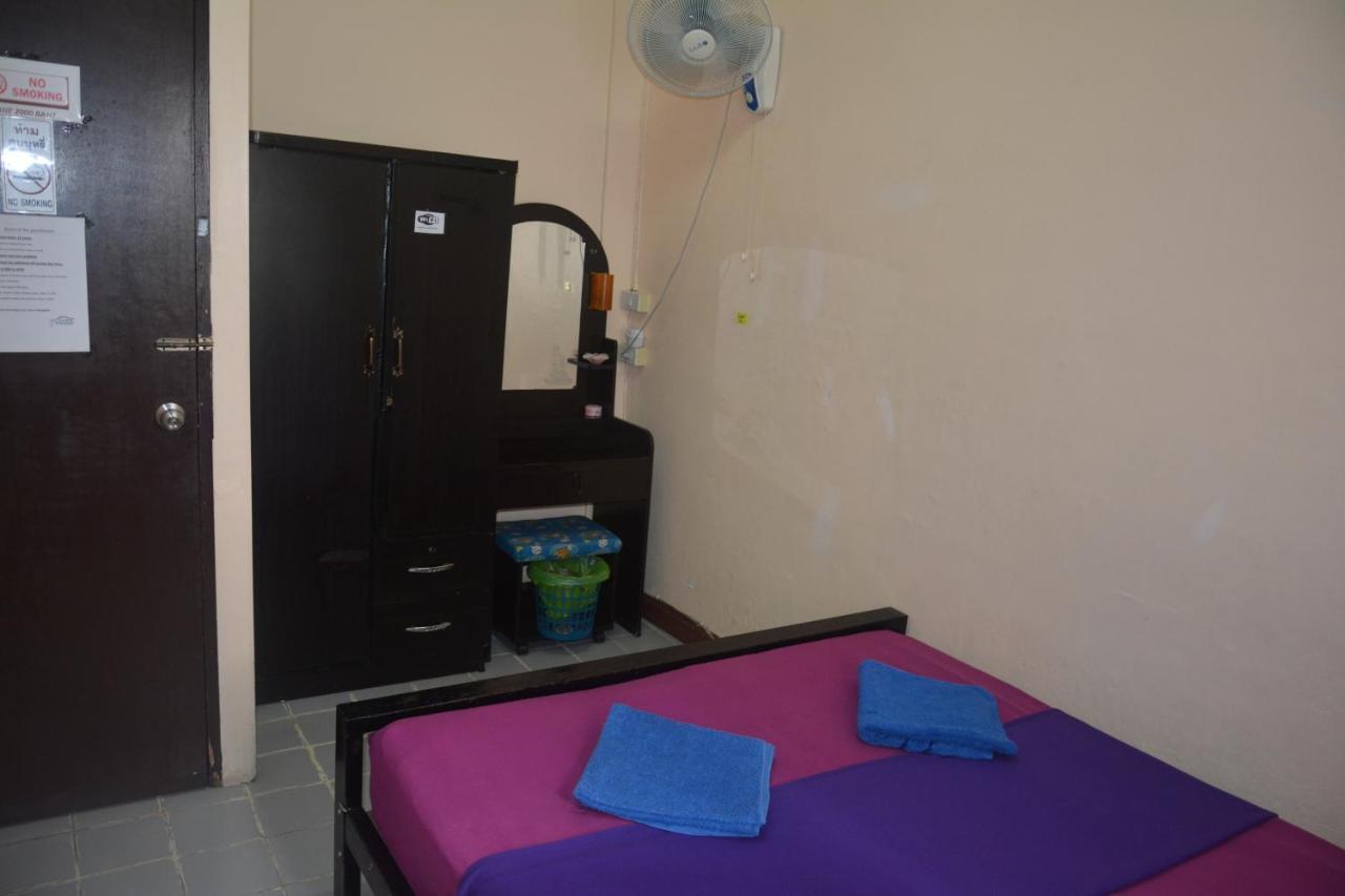 Yaya Guesthouse Bangkok Ngoại thất bức ảnh
