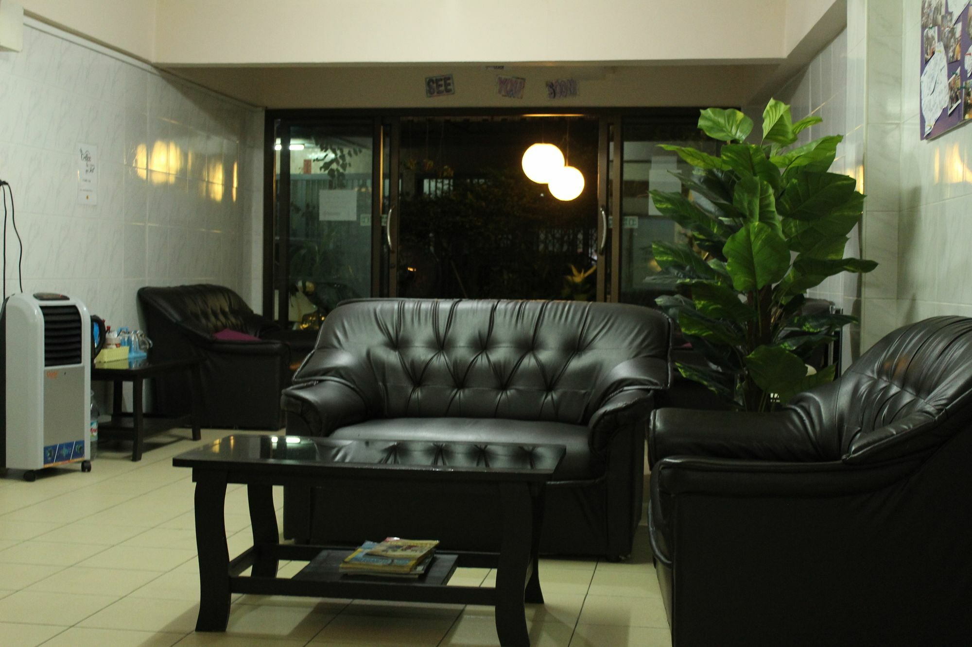 Yaya Guesthouse Bangkok Ngoại thất bức ảnh