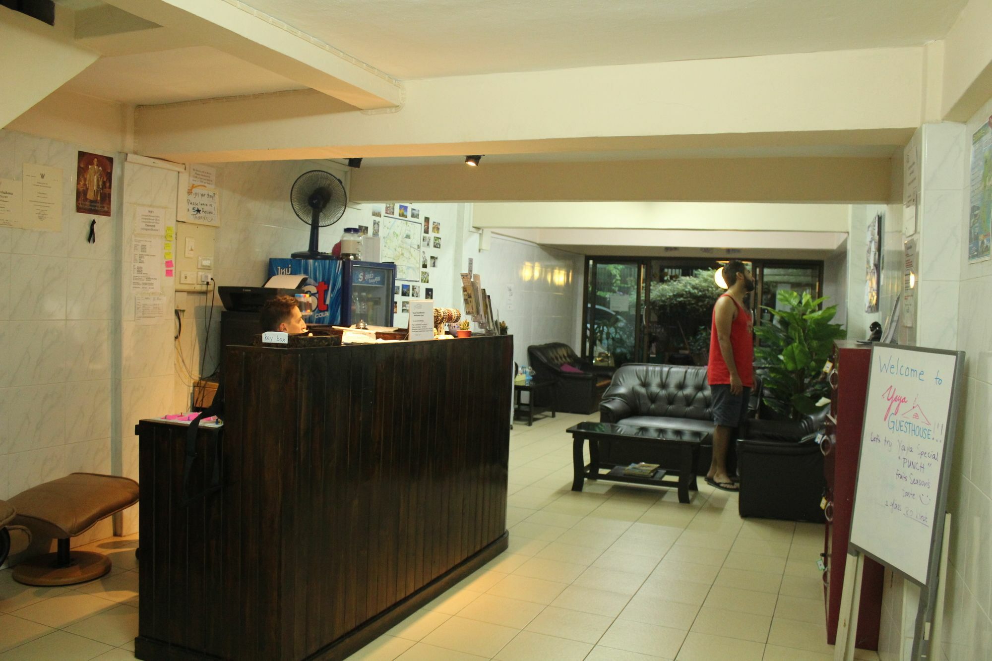 Yaya Guesthouse Bangkok Ngoại thất bức ảnh