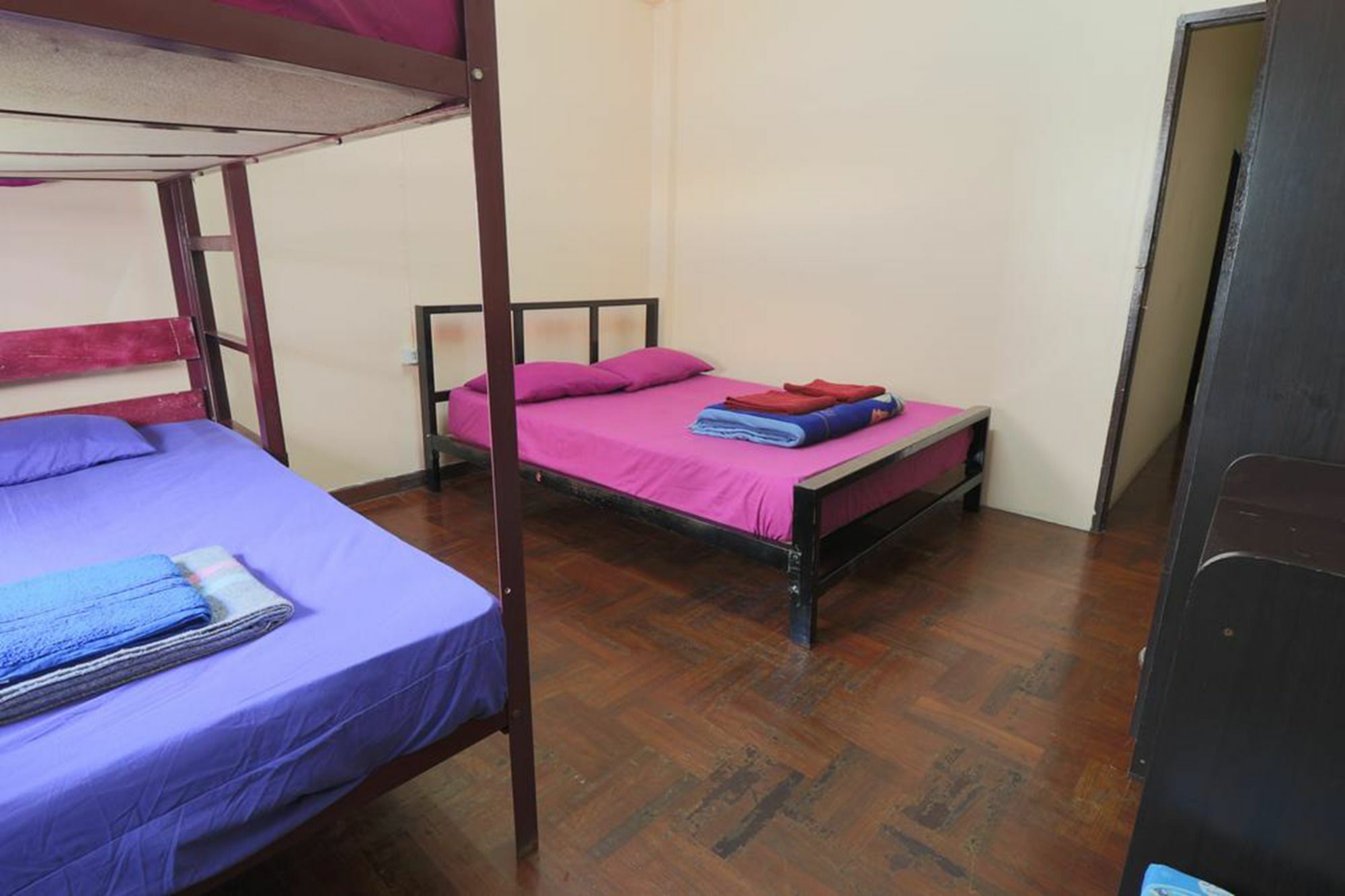 Yaya Guesthouse Bangkok Ngoại thất bức ảnh
