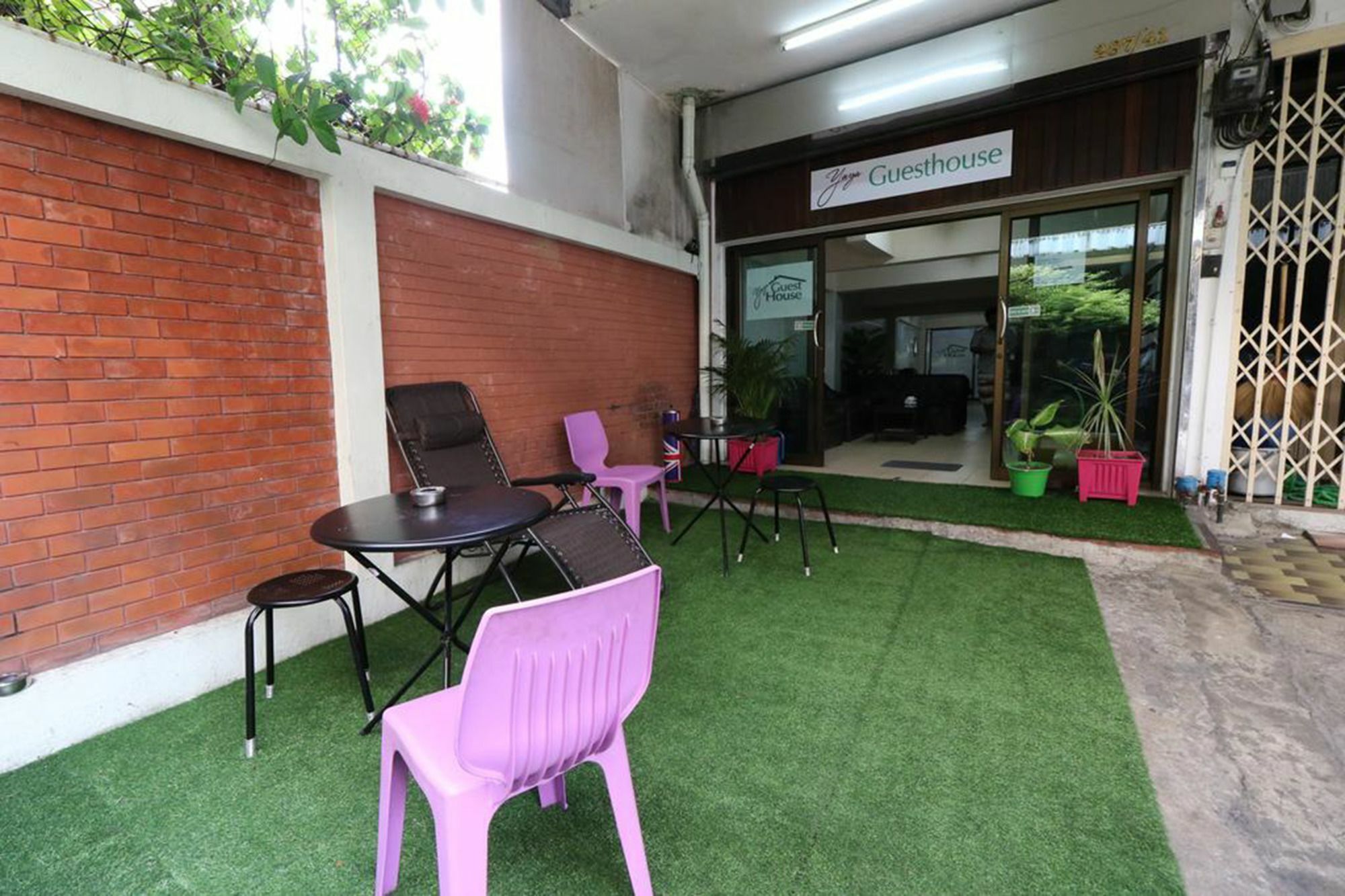 Yaya Guesthouse Bangkok Ngoại thất bức ảnh