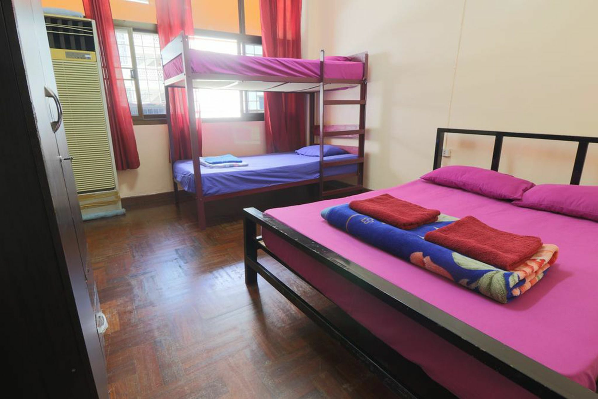 Yaya Guesthouse Bangkok Ngoại thất bức ảnh
