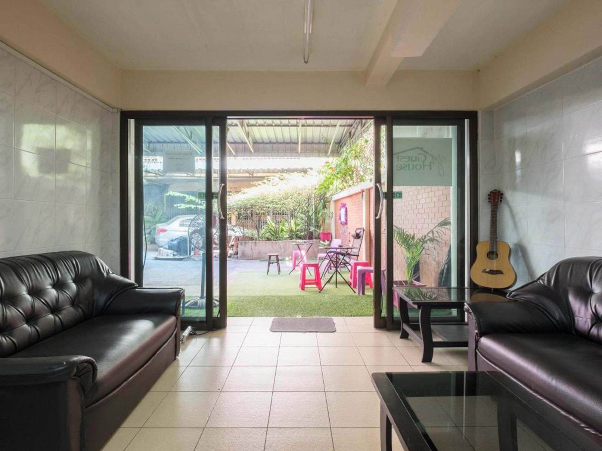 Yaya Guesthouse Bangkok Ngoại thất bức ảnh