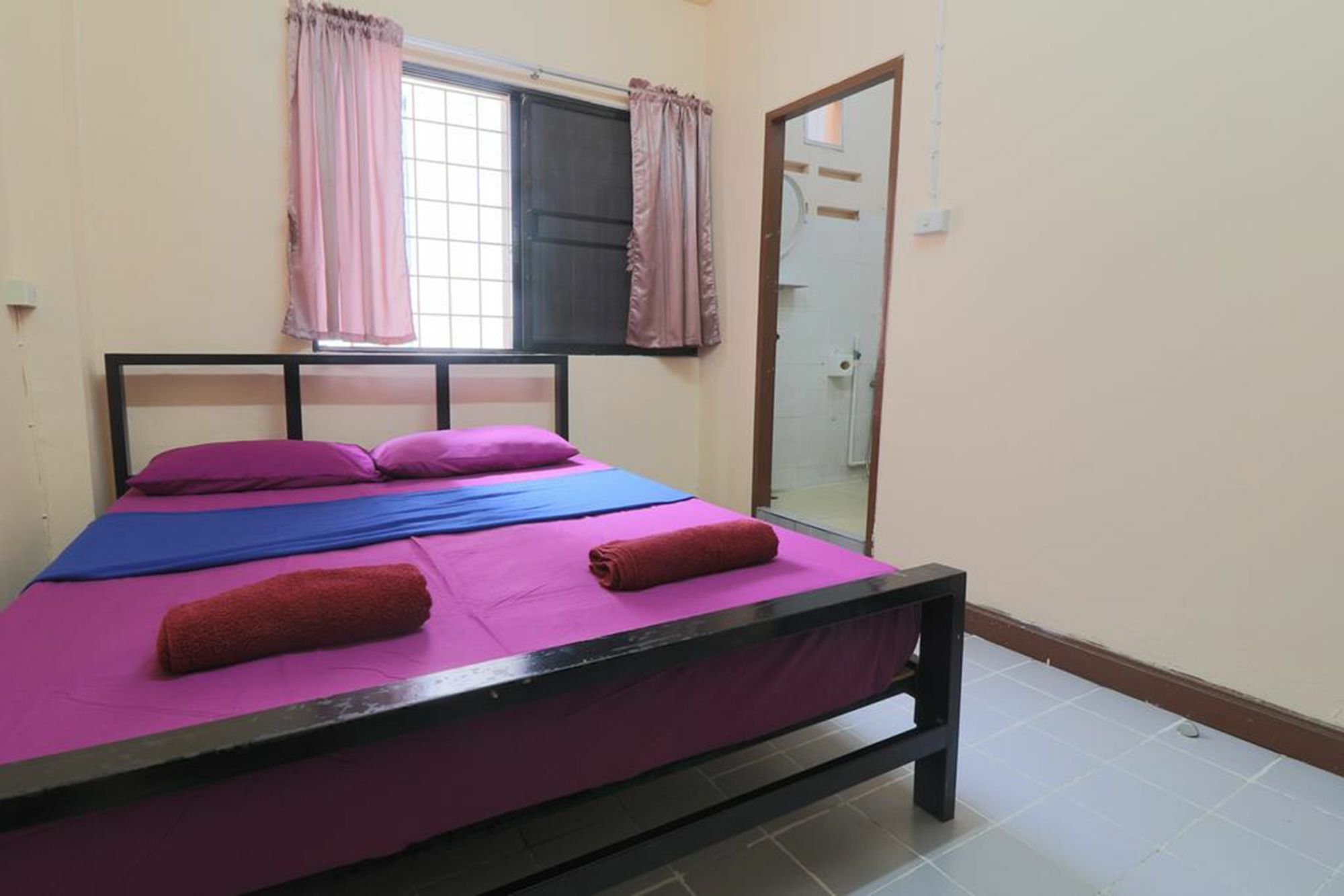 Yaya Guesthouse Bangkok Ngoại thất bức ảnh