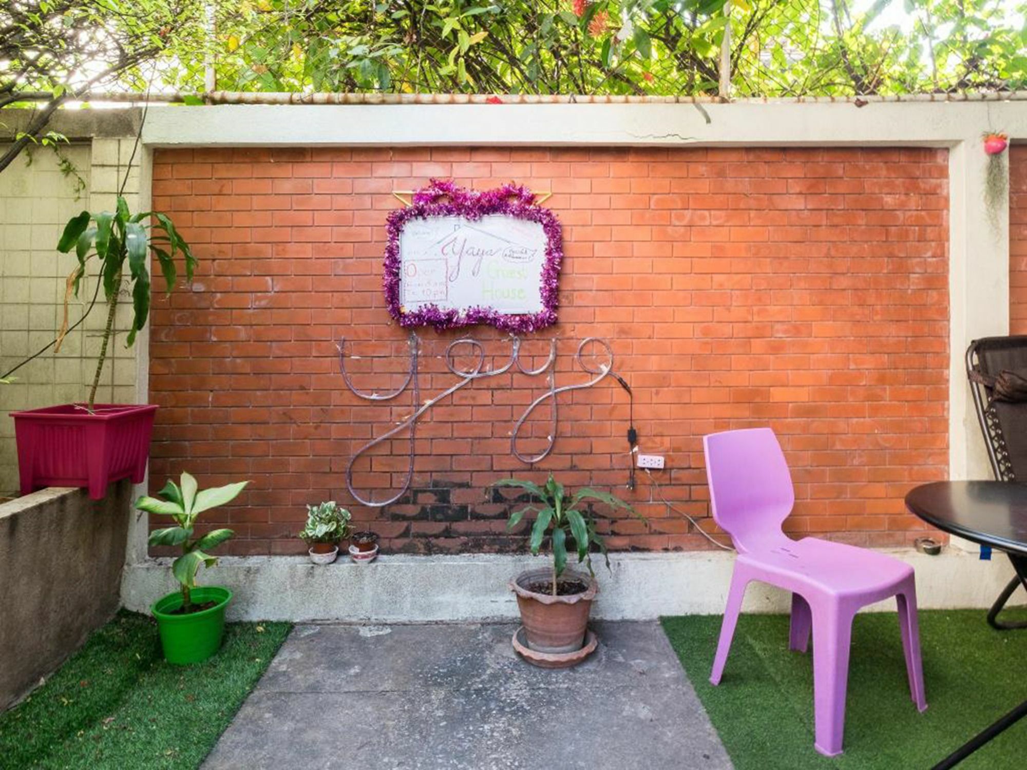 Yaya Guesthouse Bangkok Ngoại thất bức ảnh