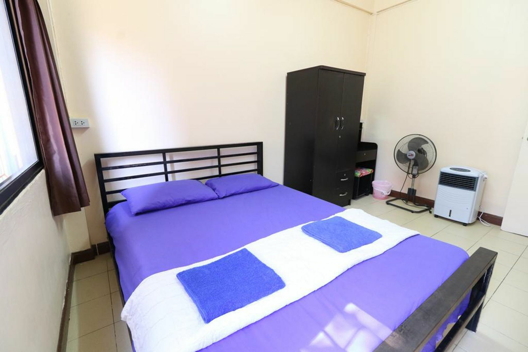 Yaya Guesthouse Bangkok Ngoại thất bức ảnh