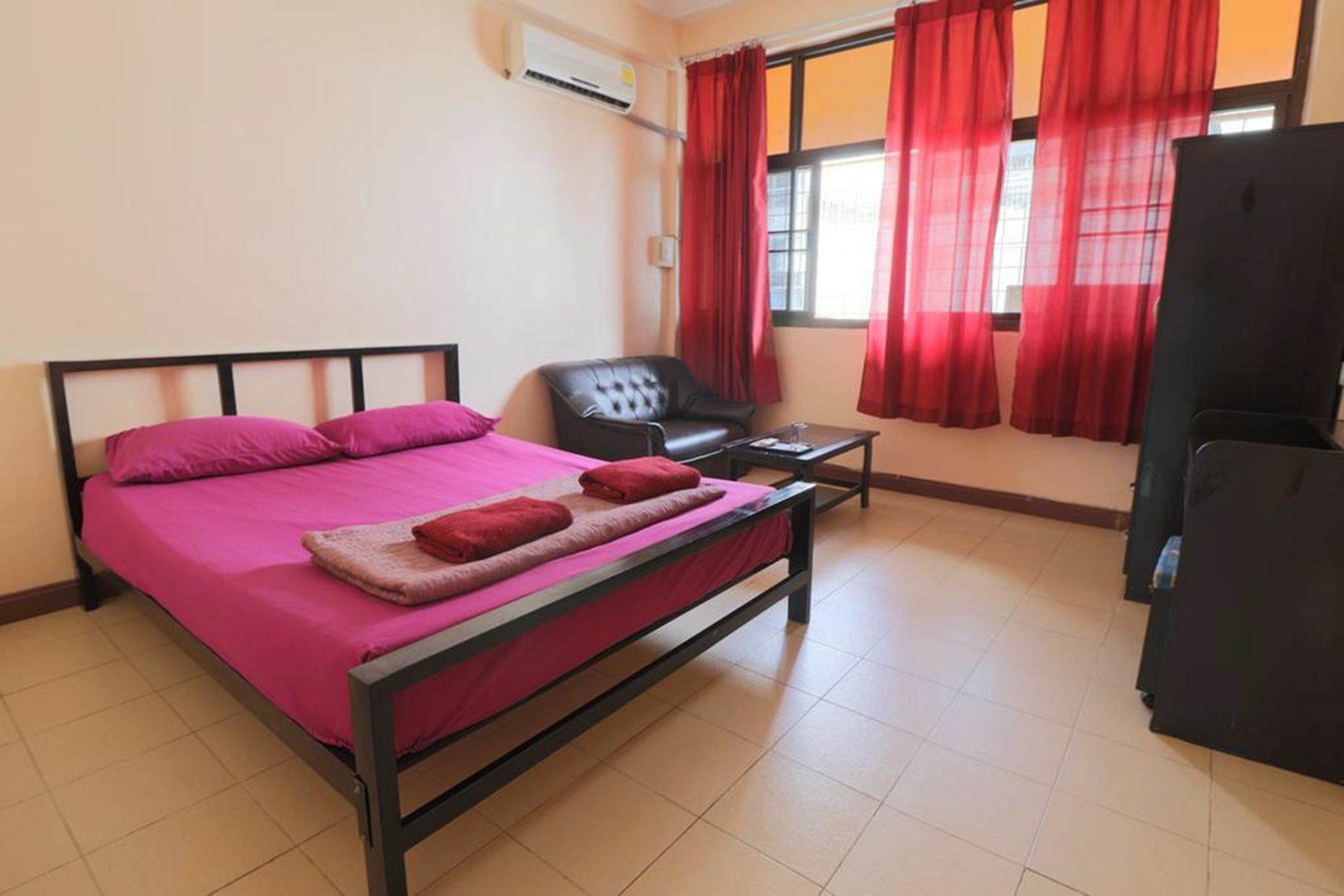 Yaya Guesthouse Bangkok Ngoại thất bức ảnh