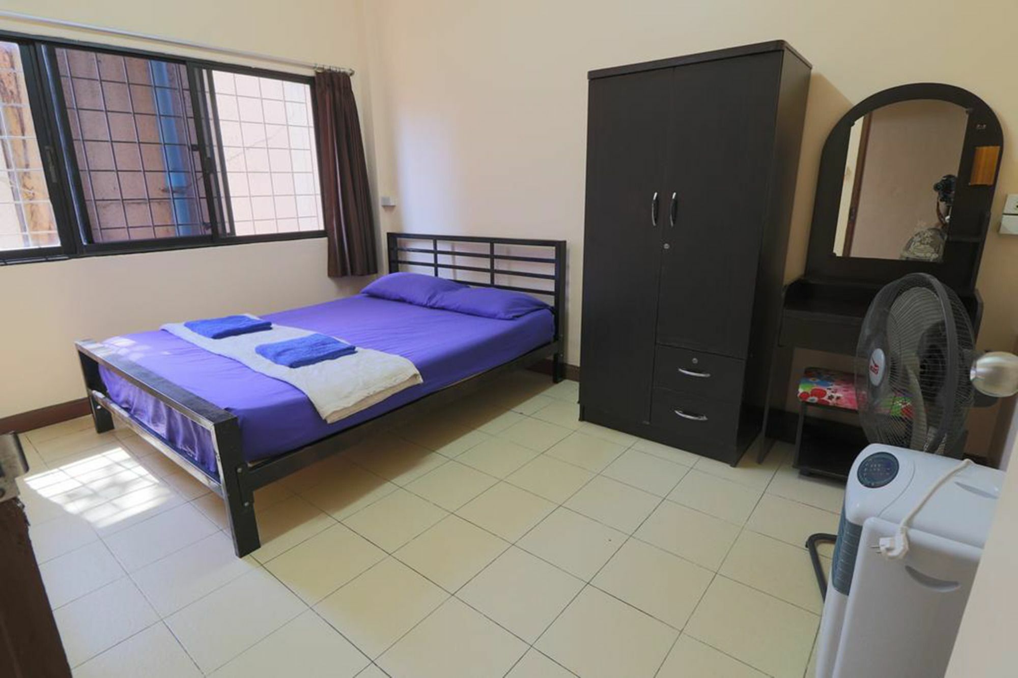 Yaya Guesthouse Bangkok Ngoại thất bức ảnh