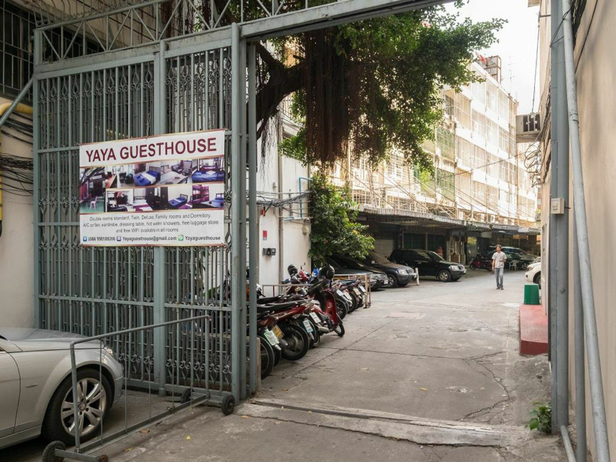 Yaya Guesthouse Bangkok Ngoại thất bức ảnh