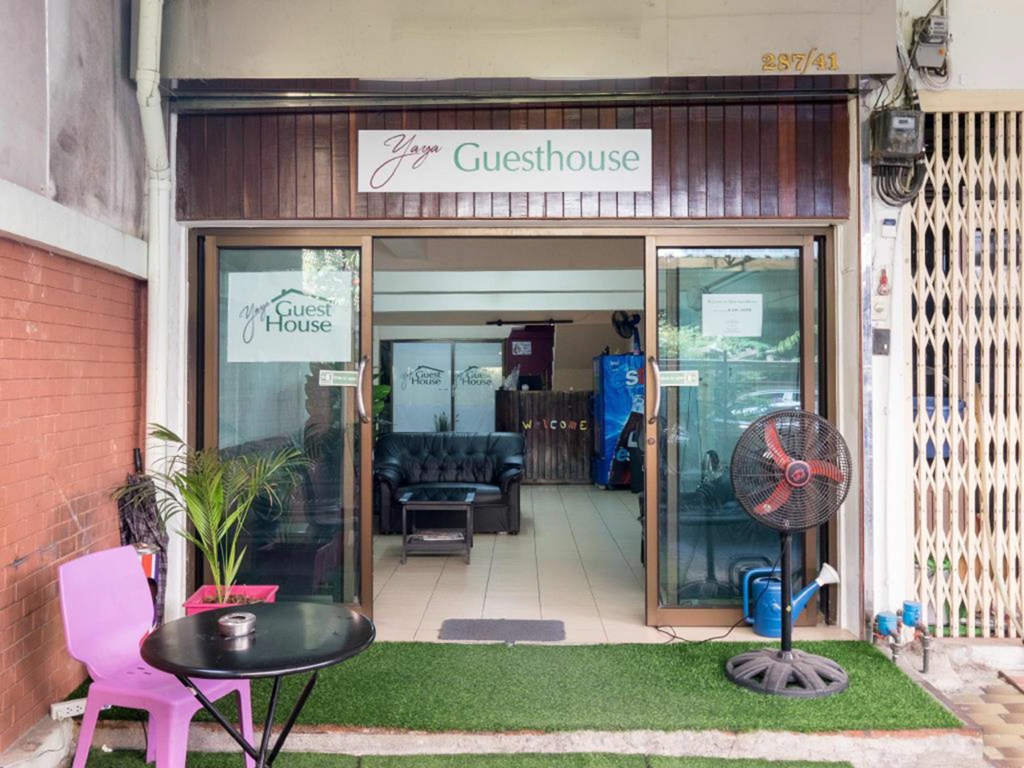 Yaya Guesthouse Bangkok Ngoại thất bức ảnh