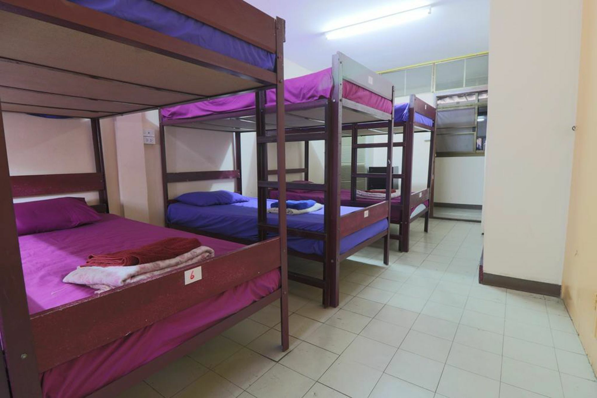 Yaya Guesthouse Bangkok Ngoại thất bức ảnh